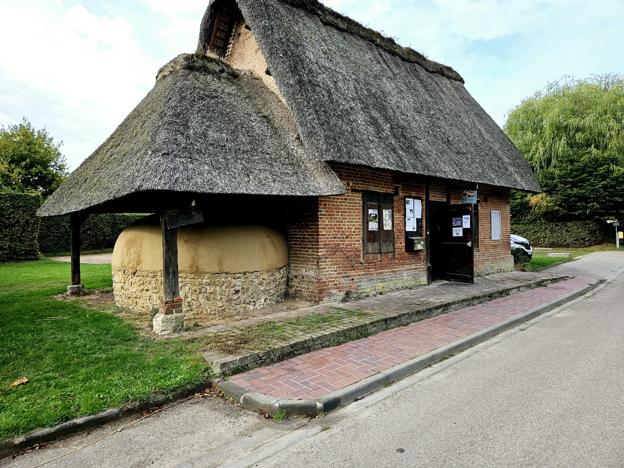 Balade du 13 septembre dans la foret de Brotonne, visite du four à pain et du musée du sabot à la Haye de Routot. Une halte au moulin de hauville, une petie marche dans les Tourbieres de d’HERTAUVILLE. Embarquement sur le bac et retour avec le pot de fin de journée au ROC EPINE à Pavilly